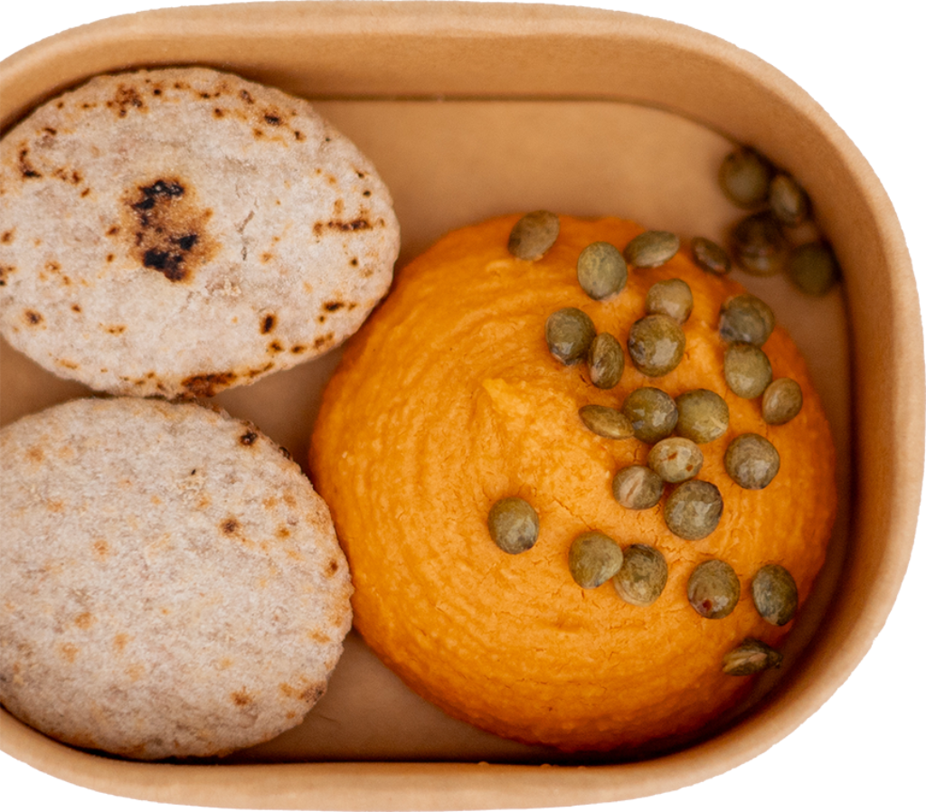 Pittige hummus pitabroodjes Bovenaanzicht Half